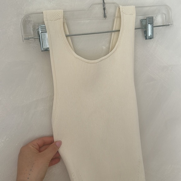 & other stories Fitted Open Back Midi Dress cream
White size small ribbed knit - Picture 5 of 9